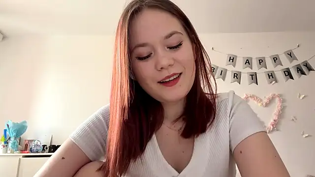 Snapshot of BernieceFender chatting on April 7, 2026, 8:59 am BernieceFender online show from April 7, 2026, 8:59 am