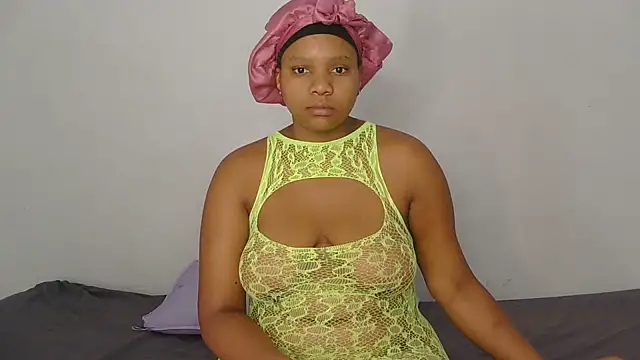 SlipperyLipsX online show from June 7, 2026, 7:34 am