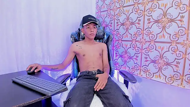 Snapshot of SlimLatino_ chatting on April 6, 2026, 12:50 pm SlimLatino online show from April 6, 2026, 12:50 pm