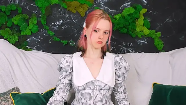 Snapshot of Lina_Veyra chatting on April 7, 2026, 12:49 pm Lina Veyra online show from April 7, 2026, 12:49 pm