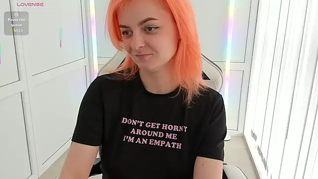 NightLeaf online show from April 11, 2026, 10:52 am