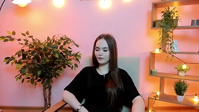 LuraPodraza online show from April 5, 2026, 5:37 am