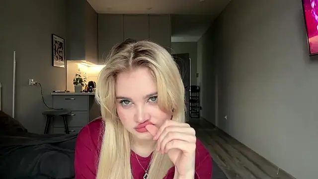 Snapshot of kirtova_ chatting on April 18, 2026, 9:13 am kirtova online show from April 18, 2026, 9:13 am