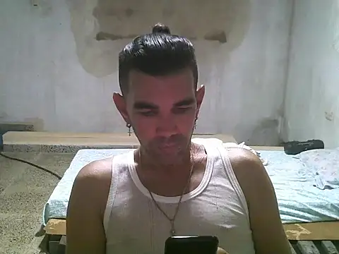 Snapshot of Brian8969 chatting on April 8, 2026, 12:43 am Brian8969 online show from April 8, 2026, 12:43 am