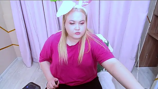 BlondeGlem online show from April 5, 2026, 7:49 am