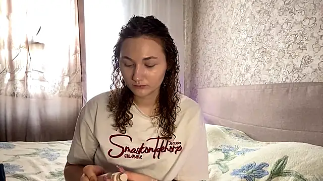 Snapshot of SophieNiktashu chatting on April 13, 2026, 8:09 am SophieNiktashu online show from April 13, 2026, 8:09 am