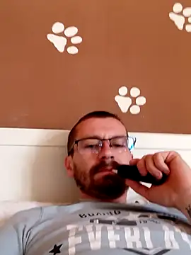 jozsi1995 online show from April 8, 2026, 7:08 am