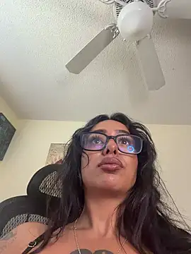 Snapshot of Controllercutie chatting on April 7, 2026, 6:41 pm Controllercutie online show from April 7, 2026, 6:41 pm