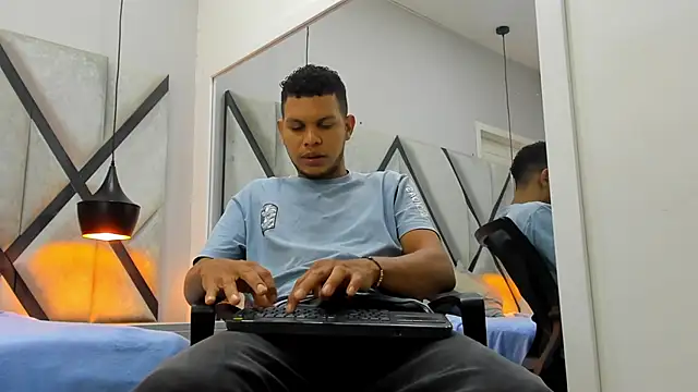 NohaBrooks online show from April 7, 2026, 11:54 am