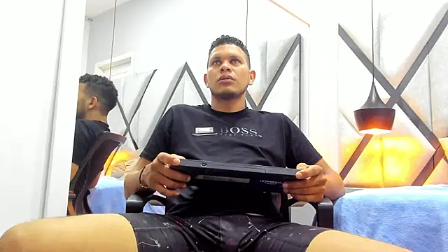 NohaBrooks online show from April 8, 2026, 11:54 am