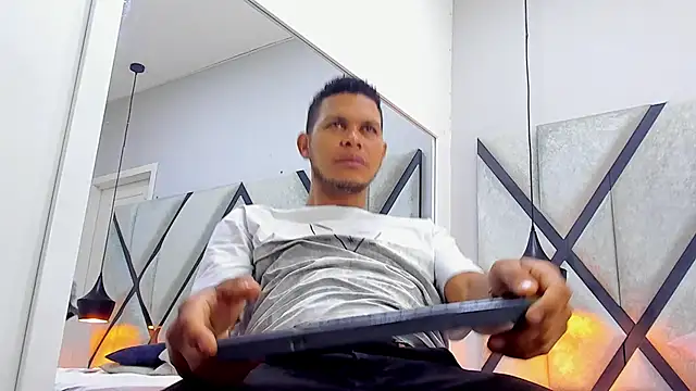 NohaBrooks online show from April 12, 2026, 12:21 pm