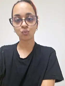 anna squirtz online show from April 6, 2026, 7:48 pm