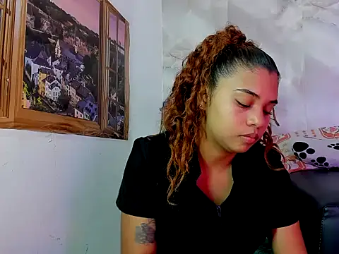 Snapshot of EllyBloom chatting on April 19, 2026, 1:43 pm EllyBloom online show from April 19, 2026, 1:43 pm