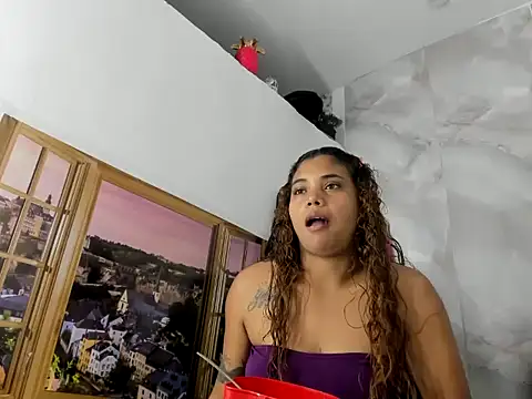 Snapshot of EllyBloom chatting on May 7, 2026, 1:38 pm EllyBloom online show from May 7, 2026, 1:38 pm