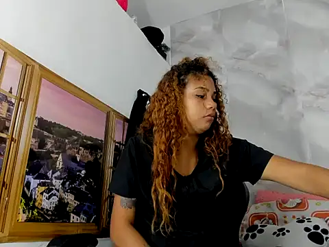 Snapshot of EllyBloom chatting on May 11, 2026, 1:50 pm EllyBloom online show from May 11, 2026, 1:50 pm