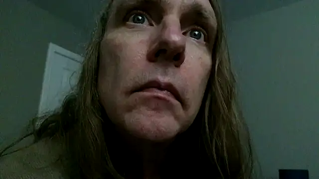 Snapshot of Magnus_Luv chatting on May 27, 2026, 1:57 am Magnus Luv online show from May 27, 2026, 1:57 am