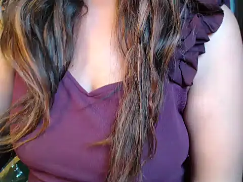 Snapshot of Kiarax1 chatting on May 26, 2026, 2:02 pm Kiarax1 online show from May 26, 2026, 2:02 pm
