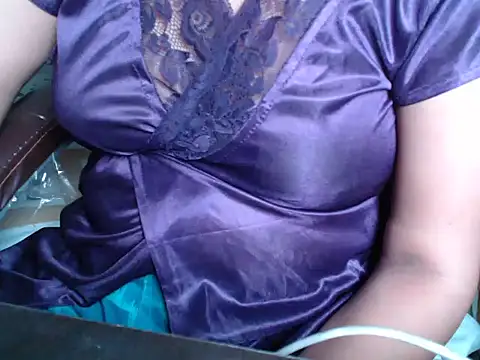 Snapshot of Kiarax1 chatting on May 29, 2026, 12:25 pm Kiarax1 online show from May 29, 2026, 12:25 pm