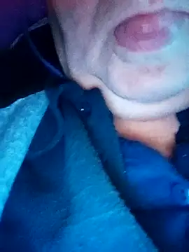 Snapshot of lickboy40 chatting on May 18, 2026, 5:19 pm lickboy40 online show from May 18, 2026, 5:19 pm