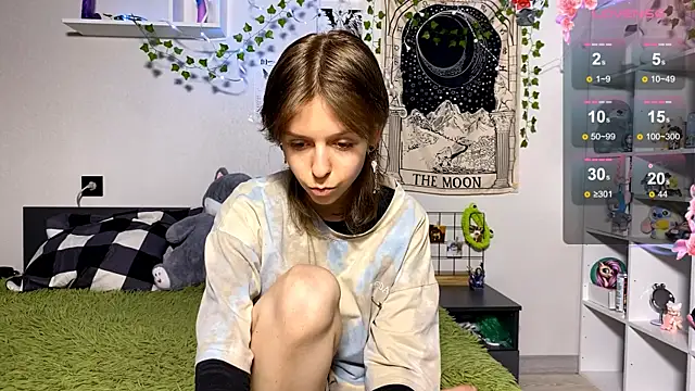 Snapshot of LunaBless chatting on April 9, 2026, 8:14 pm LunaBless online show from April 9, 2026, 8:14 pm