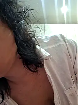 Snapshot of LaliaMia chatting on November 18, 2025, 2:06 am LaliaMia online show from November 18, 2025, 2:06 am