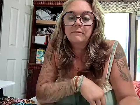 Blondejenn online show from April 7, 2026, 5:35 pm