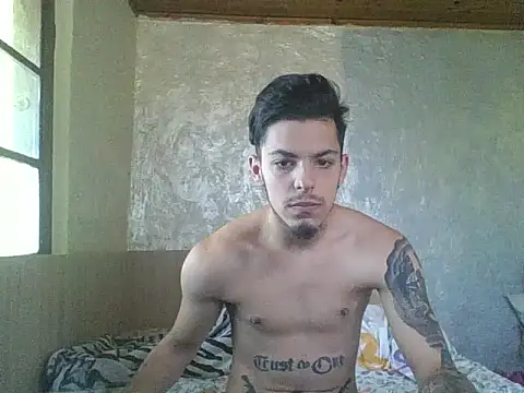 Snapshot of robertmrn112 chatting on May 18, 2026, 11:16 am robertmrn112 online show from May 18, 2026, 11:16 am