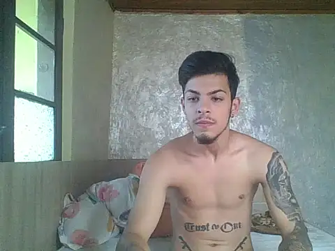 Snapshot of robertmrn112 chatting on May 30, 2026, 7:27 am robertmrn112 online show from May 30, 2026, 7:27 am