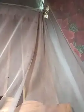 saya 006 online show from April 15, 2026, 4:52 am