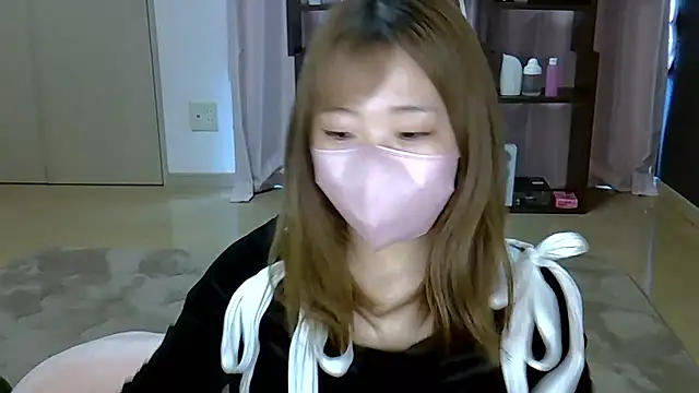 noanoa25253 online show from April 7, 2026, 7:09 am