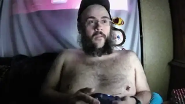 BriTheTopBear online show from April 7, 2026, 4:02 am