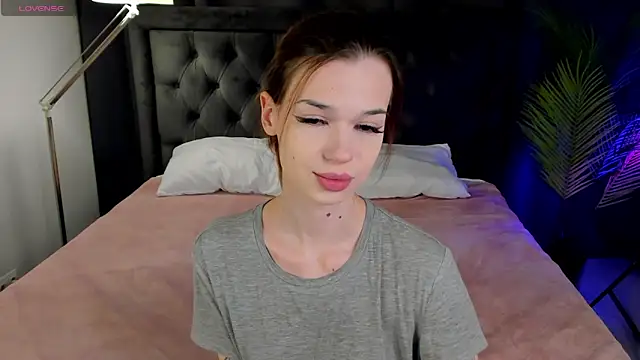 Snapshot of FoxLisa chatting on May 5, 2026, 8:17 pm FoxLisa online show from May 5, 2026, 8:17 pm