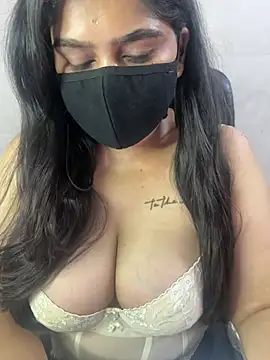Snapshot of sarasofiaa_ chatting on May 20, 2026, 2:18 am sarasofiaa online show from May 20, 2026, 2:18 am