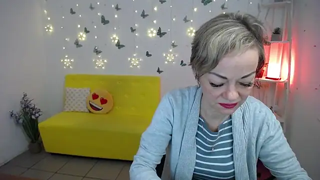 NikaMayu online show from May 7, 2026, 5:24 am