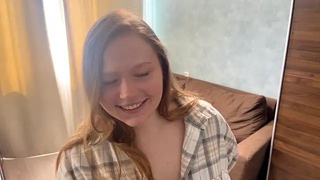 Snapshot of elingibbson chatting on April 7, 2026, 9:32 am elingibbson online show from April 7, 2026, 9:32 am