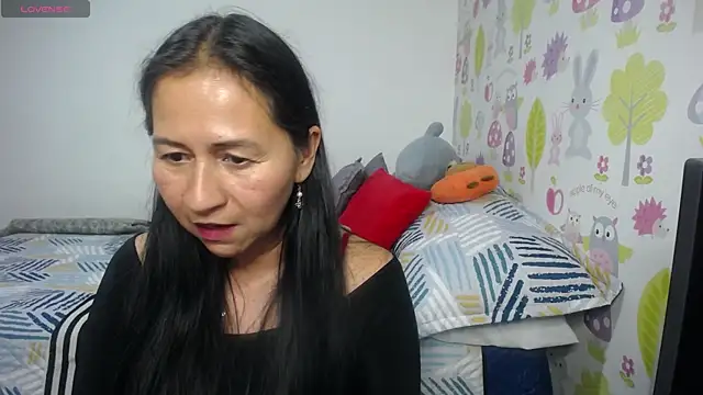 Snapshot of Tyna_b chatting on June 14, 2026, 2:24 am Tyna b online show from June 14, 2026, 2:24 am