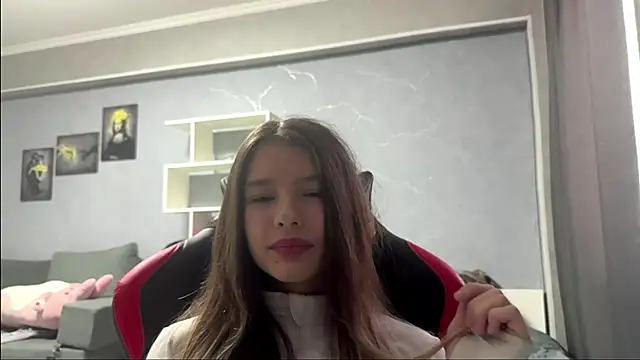 Snapshot of Julllesimons chatting on April 7, 2026, 11:21 am Julllesimons online show from April 7, 2026, 11:21 am