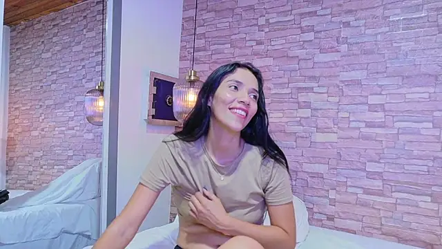 Snapshot of martina_thompson_ chatting on April 7, 2026, 7:36 pm martina thompson online show from April 7, 2026, 7:36 pm