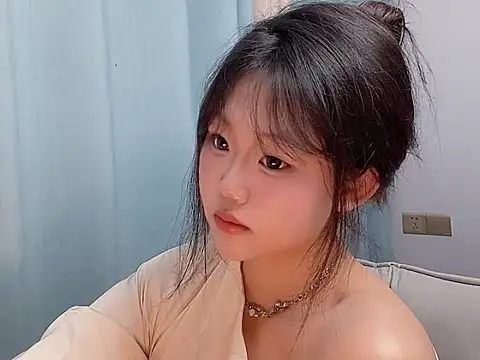 Lilababy00 online show from April 10, 2026, 1:05 pm