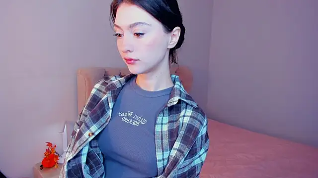 LibbieSchworm online show from April 13, 2026, 8:42 am