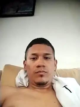 Snapshot of _Morenoo_Col_17cm chatting on April 11, 2026, 3:05 pm Morenoo Col 17cm online show from April 11, 2026, 3:05 pm