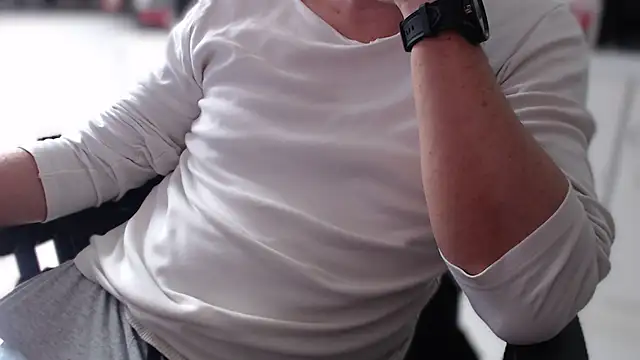 Snapshot of RoyXxx7 chatting on April 12, 2026, 9:03 am RoyXxx7 online show from April 12, 2026, 9:03 am