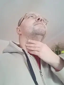 Snapshot of Luceriusbigass chatting on December 14, 2024, 7:40 am Luceriusbigass online show from December 14, 2024, 7:40 am