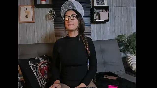Alucarda666 online show from May 7, 2026, 3:23 am