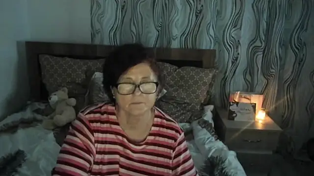 Snapshot of CatherineRowe chatting on January 6, 2025, 4:02 pm CatherineRowe online show from January 6, 2025, 4:02 pm