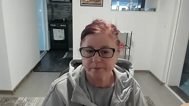 Snapshot of CatherineRowe chatting on January 17, 2025, 8:34 am CatherineRowe online show from January 17, 2025, 8:34 am