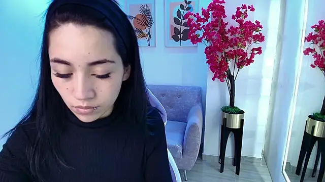 Snapshot of Rainy_doll chatting on June 9, 2026, 11:33 am Rainy doll online show from June 9, 2026, 11:33 am