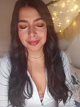 Snapshot of Antonella-corruso chatting on May 6, 2026, 3:24 am Antonella-corruso online show from May 6, 2026, 3:24 am