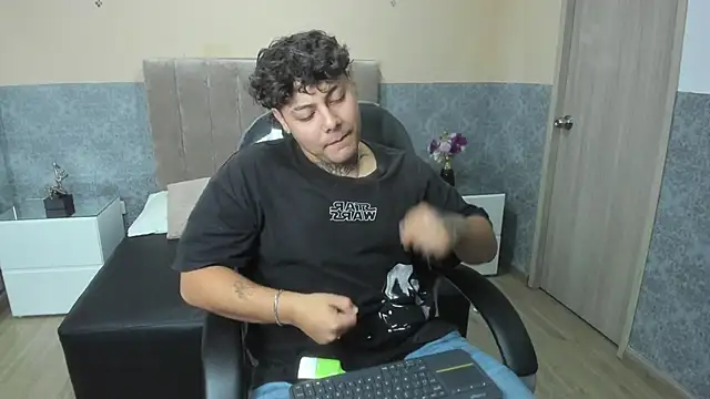 DAMON SALVATTORE online show from April 10, 2026, 3:34 am