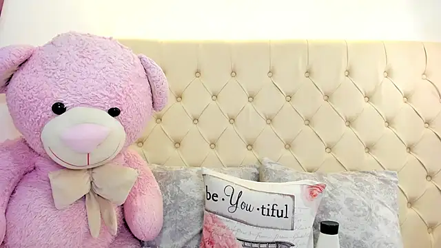 paula amira online show from April 12, 2026, 12:43 pm